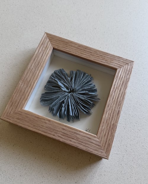 13x13x3cm, relief, dueblå, indrammet  (2)