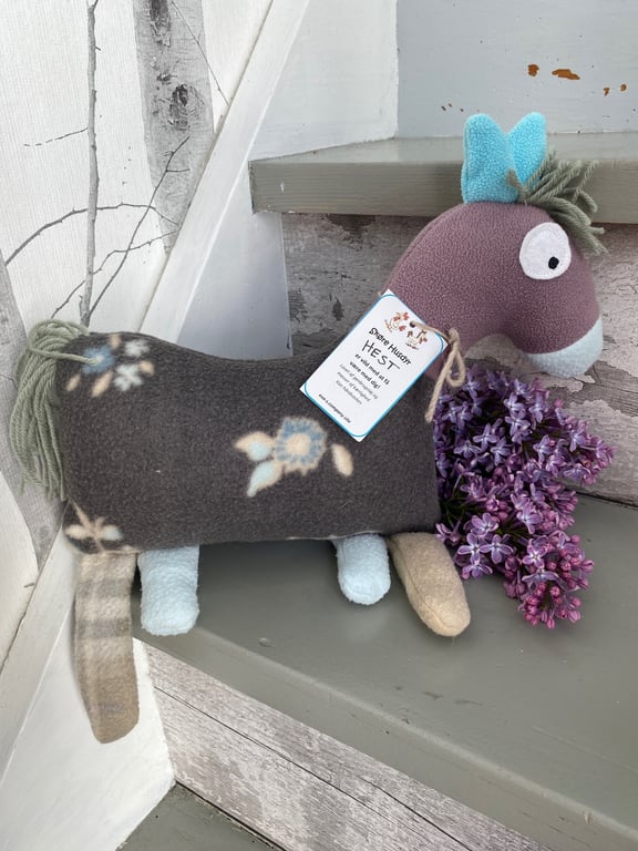 Skøre Husdyr: HEST