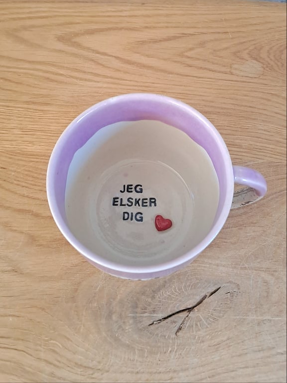 Jeg elsker dig koppen kan indeholde 375 ml.