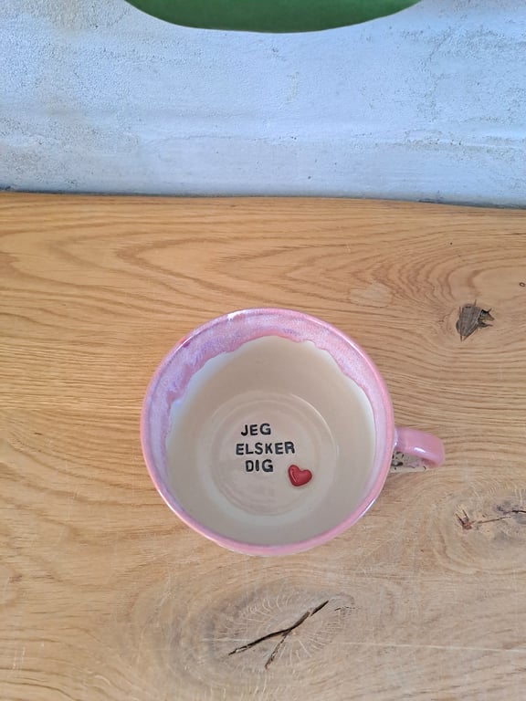 Jeg elsker dig koppen kan indeholde 375 ml.
