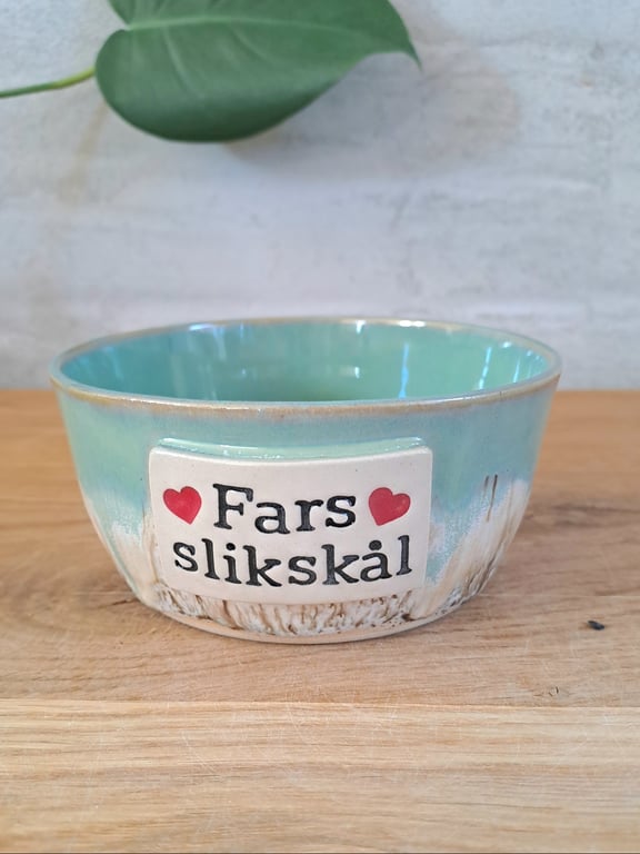 Fars slikskål er 12,5 cm i diameter og 6 cm høj