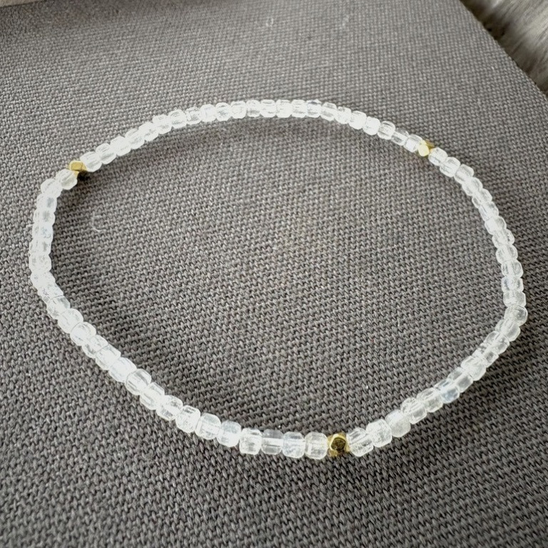 Hvid månesten armbånd 2,5mm