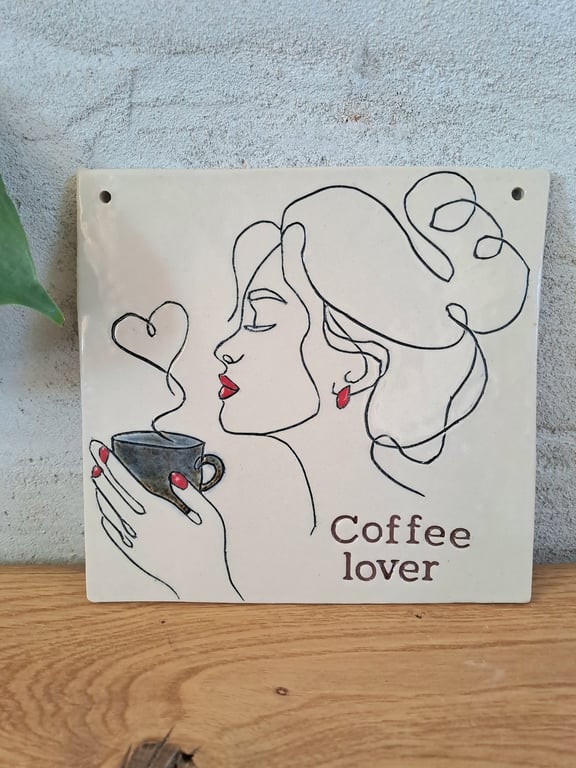 Frida - Coffee Lover  - vægophæng er 15 cm bred og 14 cm høj