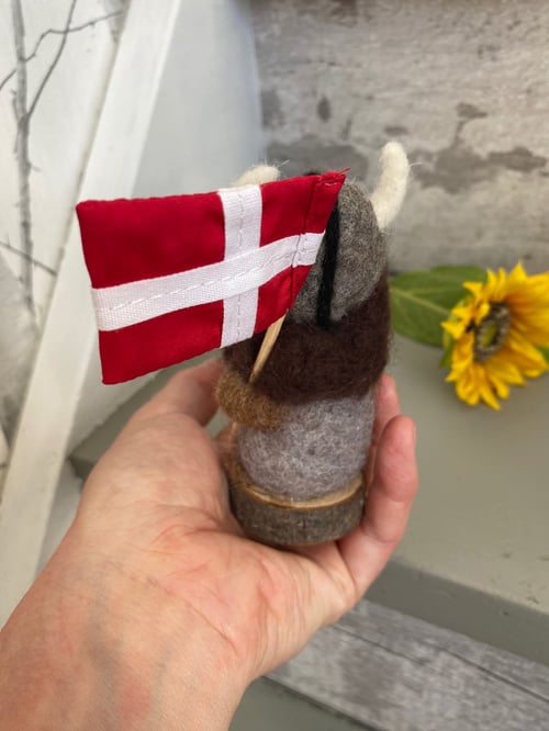 Viking med flag (2)