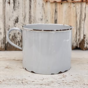 Hvid emalje gryde. – produktbillede