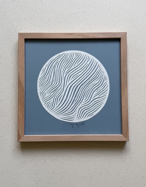 20x20cm, papercut, dueblå, indrammet 