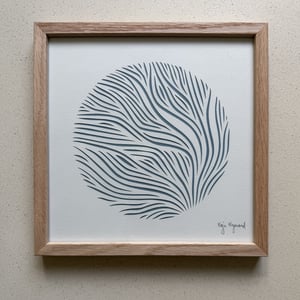 20x20cm, papercut, dueblå, indrammet  – produktbillede