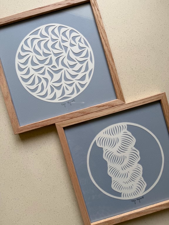 20x20cm, papercut par, stålblå, indrammet  billede 2