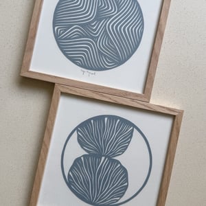 20x20cm, papercut par, dueblå, indrammet  – produktbillede