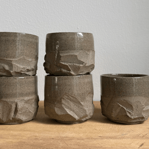 Kurinuki krus. Grå lava.  – produktbillede