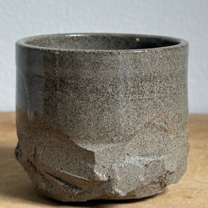 Kurinuki krus. Grå lava.  – produktbillede