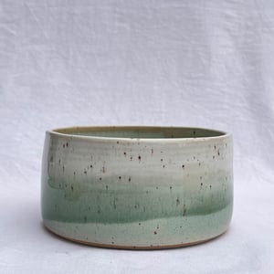 Grøn skål. D: 13. H: 6,5 cm – produktbillede