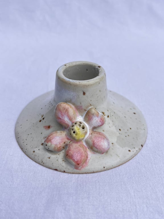 Blomst lysestage. D: 8,5. H: 4 cm