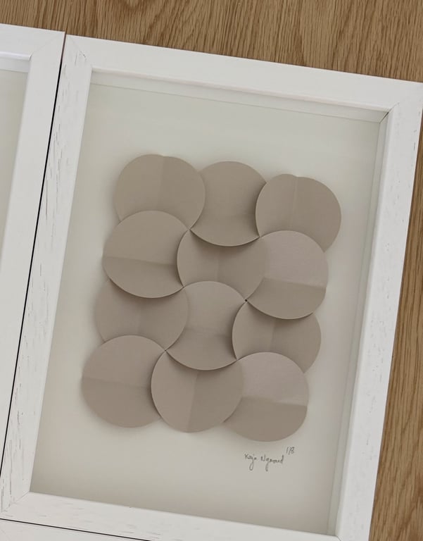 A4, papirværk, Golden beige, indrammet 