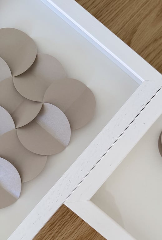 A4, papirværk, Golden beige, indrammet  billede 2