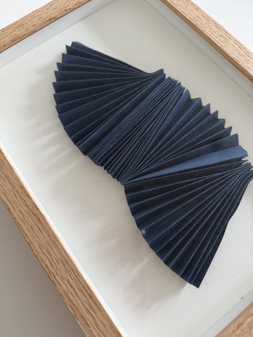 A4, 3D relief, midnatsblå, indrammet  (4)