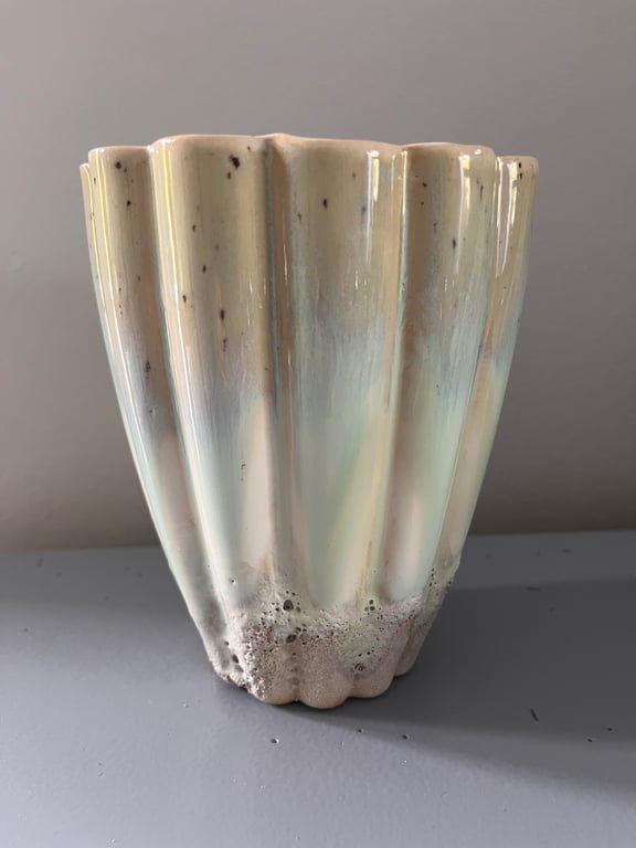 Rillet stentøjs krukke/vase