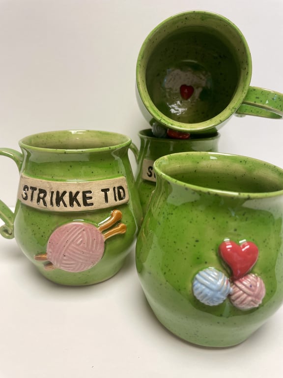 Keramik krus med tekst - Strikke tid