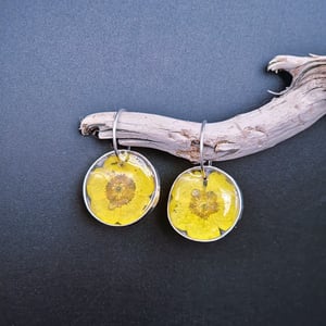 Smørblomster hoops. – produktbillede