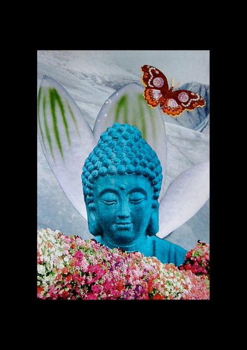 Turkis Buddha med sommerfugl.