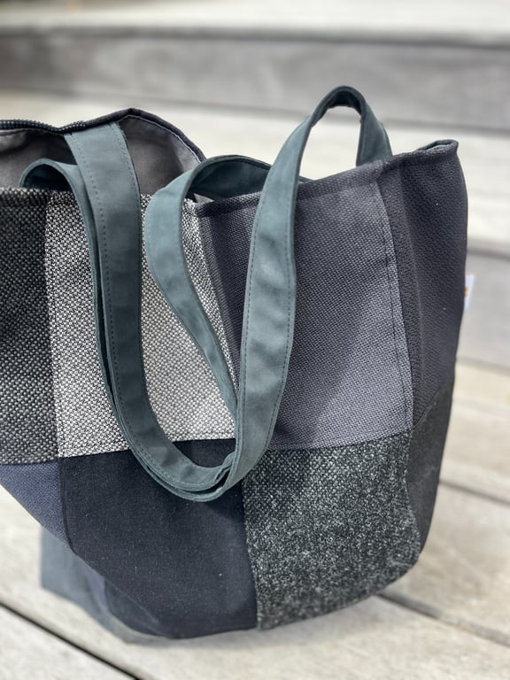 Shopper med skind rem.
