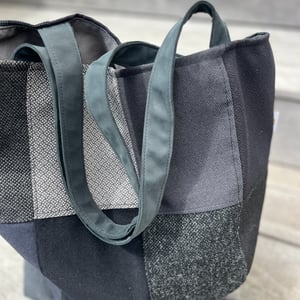 Shopper med skind rem. – produktbillede