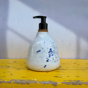 Sæbedispenser blå prik  – produktbillede