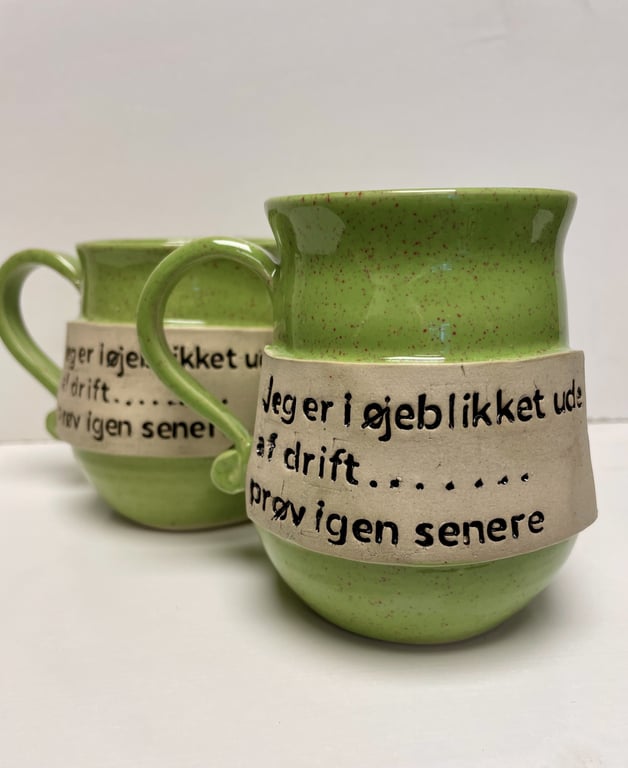 Keramik krus med tekst - Jeg er i øjeblikket ude af drift. billede 2