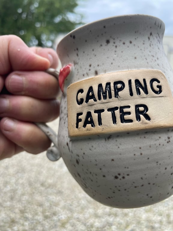 Keramik krus med tekst - Camping Fatter
