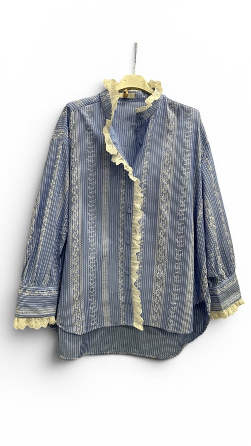 Lærke shirt. Blue stripes w flæse detaljer. Onesize 36-46. (2)
