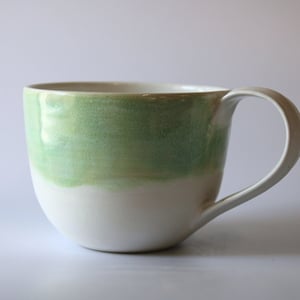 Cappuccino-/tekop - hvid og grøn – produktbillede