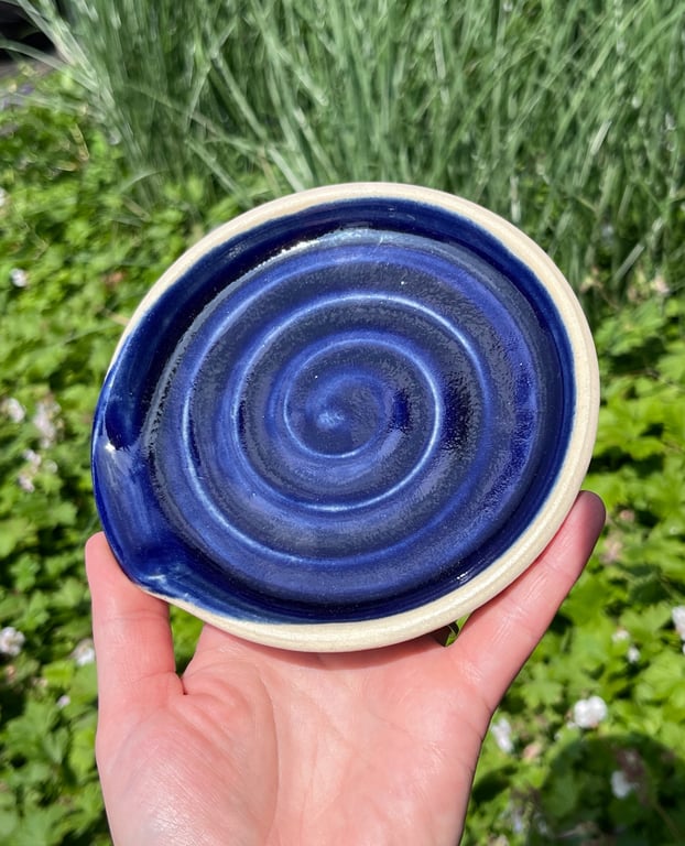 Spoon rest, blå spiral (B) (dh)