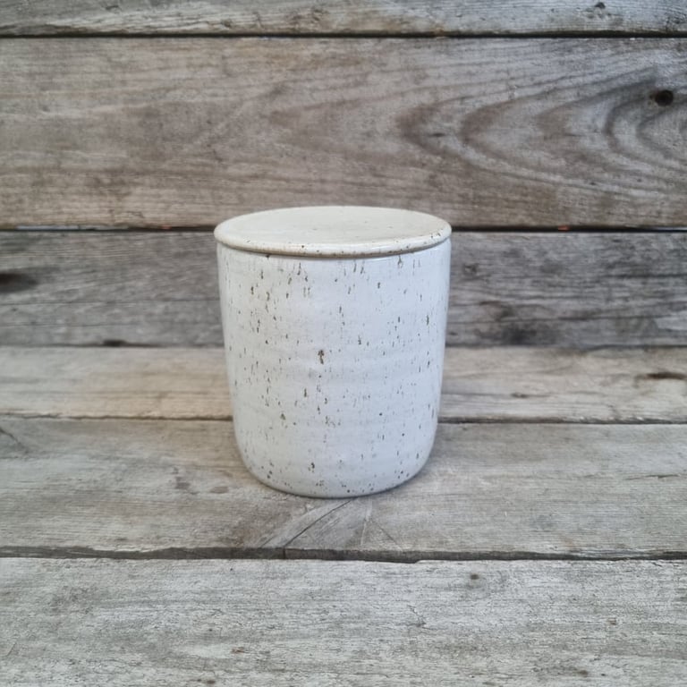 Smørklokke hvid beige