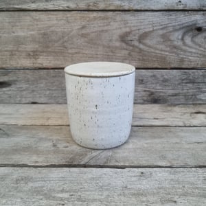 Smørklokke hvid beige – produktbillede