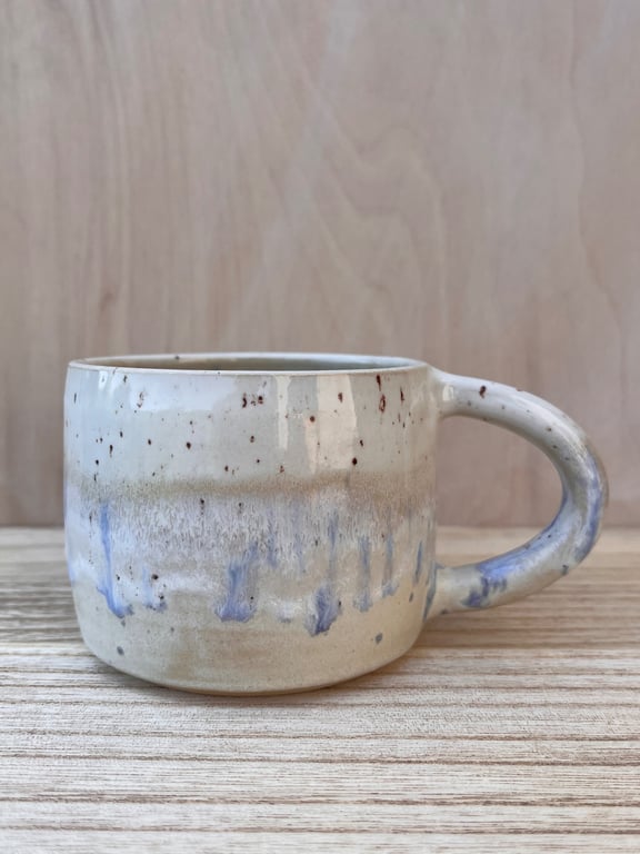Blå/hvid kop. 300 ml. H: 7 cm