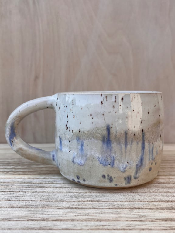Blå/hvid kop. 300 ml. H: 7 cm billede 2