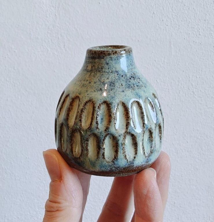 VASE LILLE CARVED