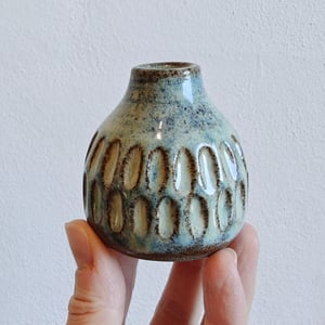 VASE LILLE CARVED – produktbillede