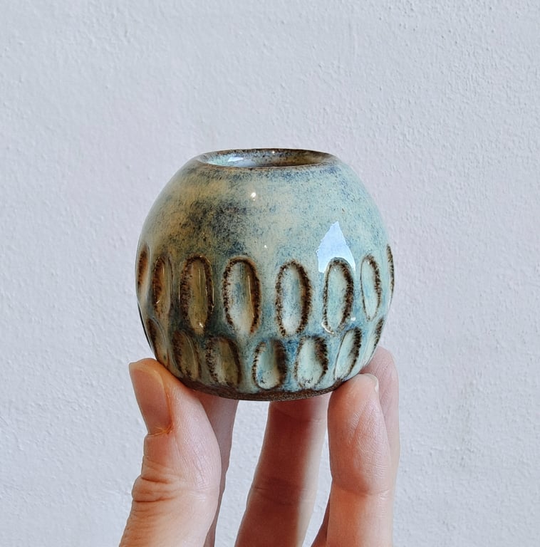 VASE LILLE CARVED
