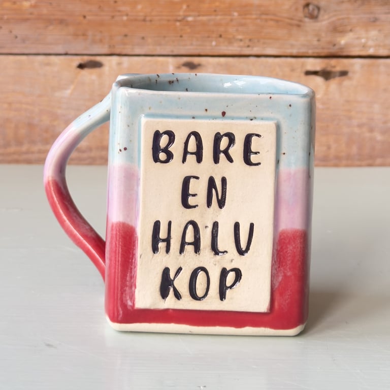 En halv kop, nr. 273 med skønhedsfejl 