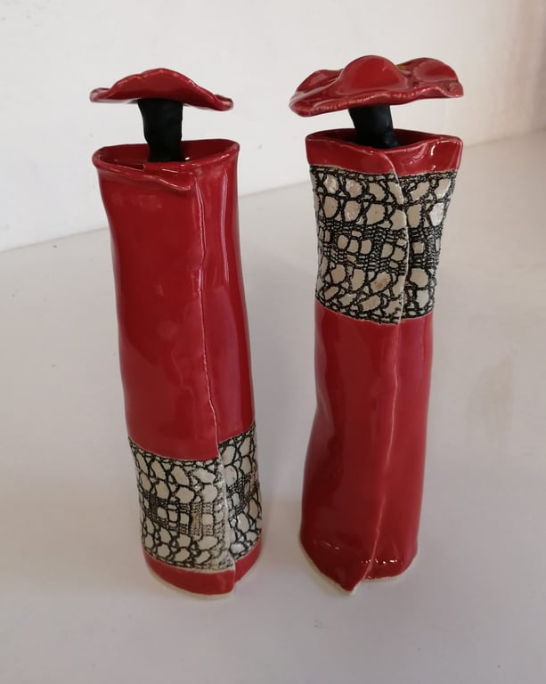 Kåbe-damer -rød. Højde 25 – 29 cm. Pris pr. stk.