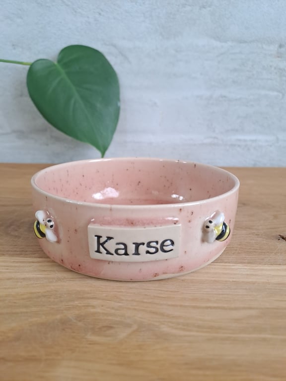 Karse skålen er 13 cm i diameter og 4 cm høj
