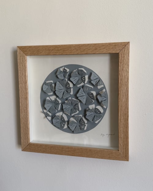 20x20cm, 3D papercut, dueblå, indrammet  (2)