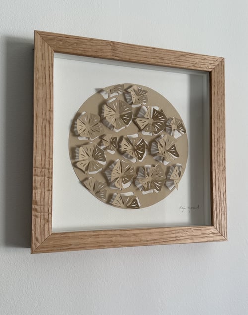20x20cm, 3D papercut, beige, indrammet 