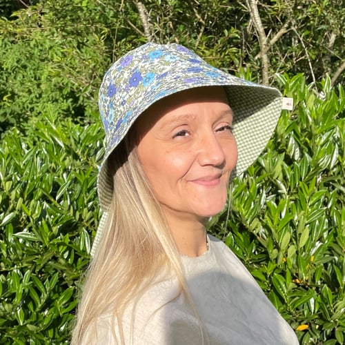 Feminin sommerhat dame, ONE SIZE med bindebånd i nakken. (3)