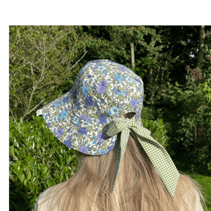 Feminin sommerhat dame, ONE SIZE med bindebånd i nakken. – produktbillede