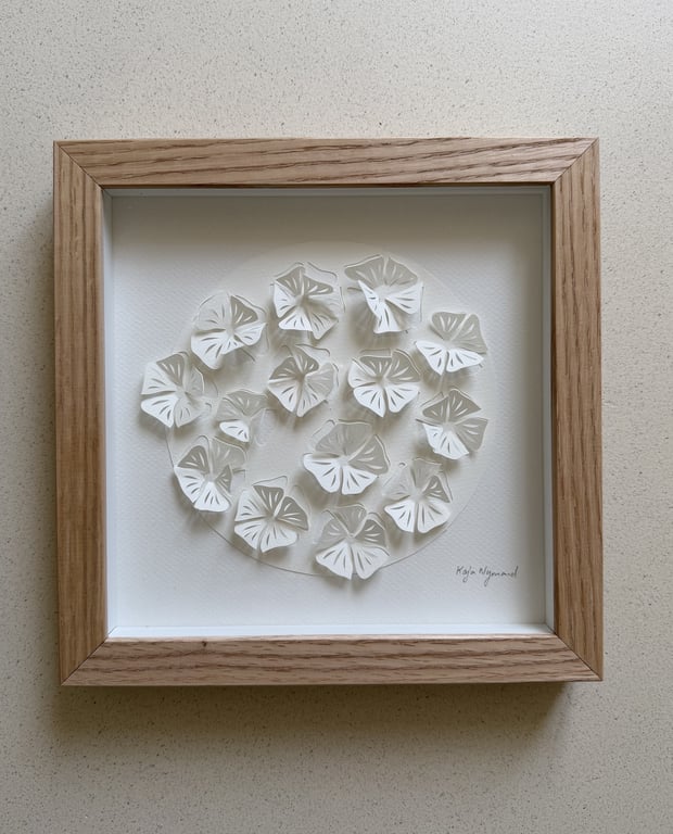 20x20cm, 3D papercut, hvid, indrammet 