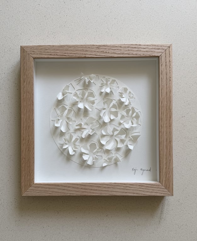 20x20cm, 3D papercut, indrammet 