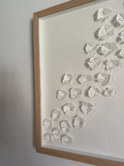 A3, 3D papercut, hvid, indrammet  (2)