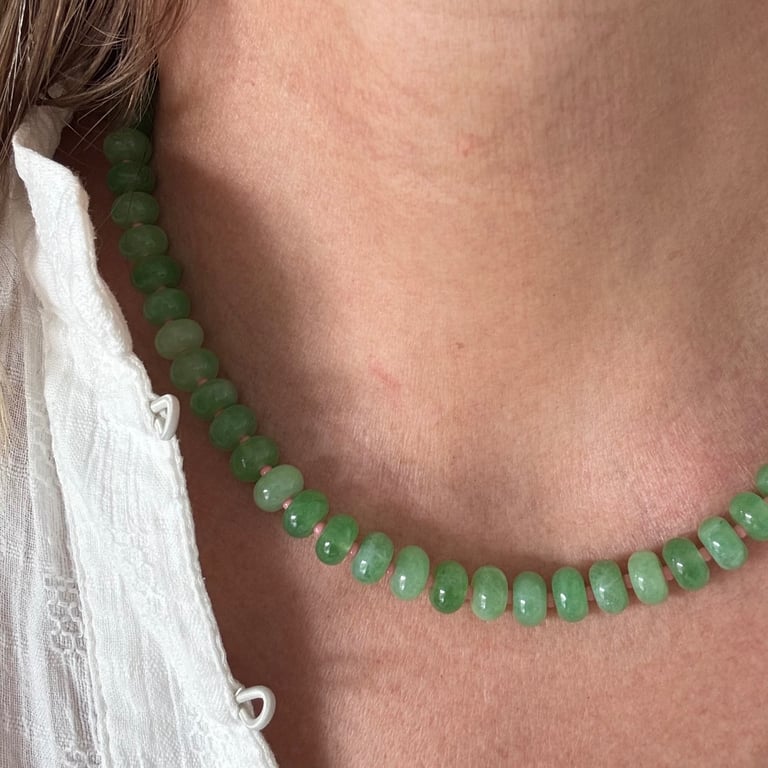 HALSKÆDE LYSEGRØN JADE billede 3